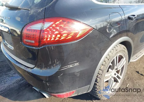 2011 Porsche Cayenne Turbo z USA, uszkodzony, nr VIN WP1AC2A20BLA84974